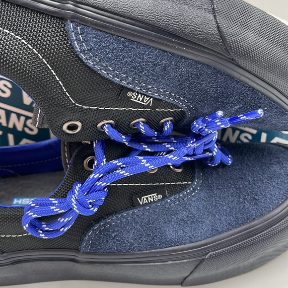 Vans Women’s Era VIt Lx
Hiker Dress Blues
VN0A4BNHLKZ
Sneakers - Picture 14 of 16